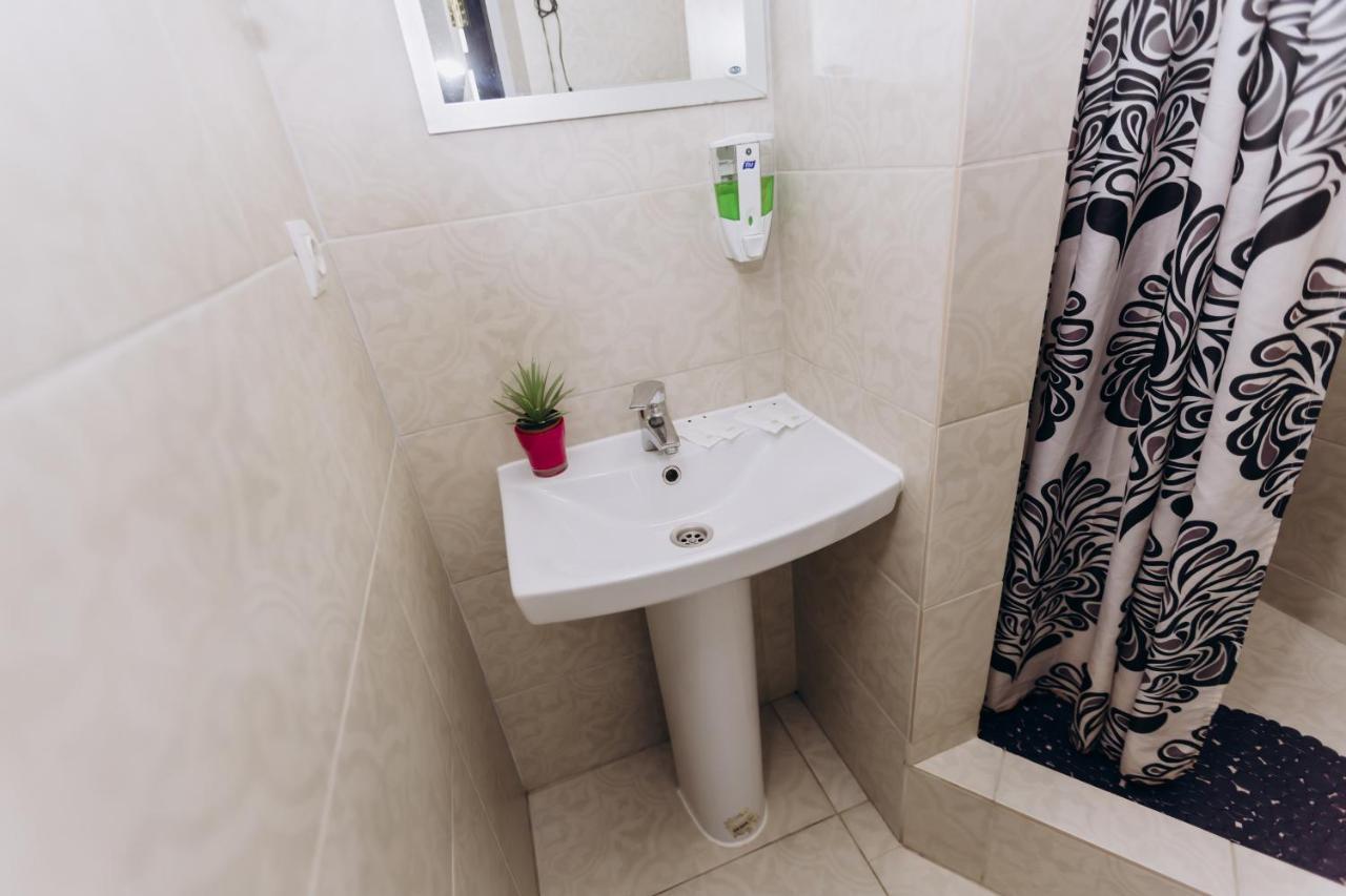 Нові Apartments Біля Жд Вокзалу Ivano-Frankivsk Eksteriør bilde
